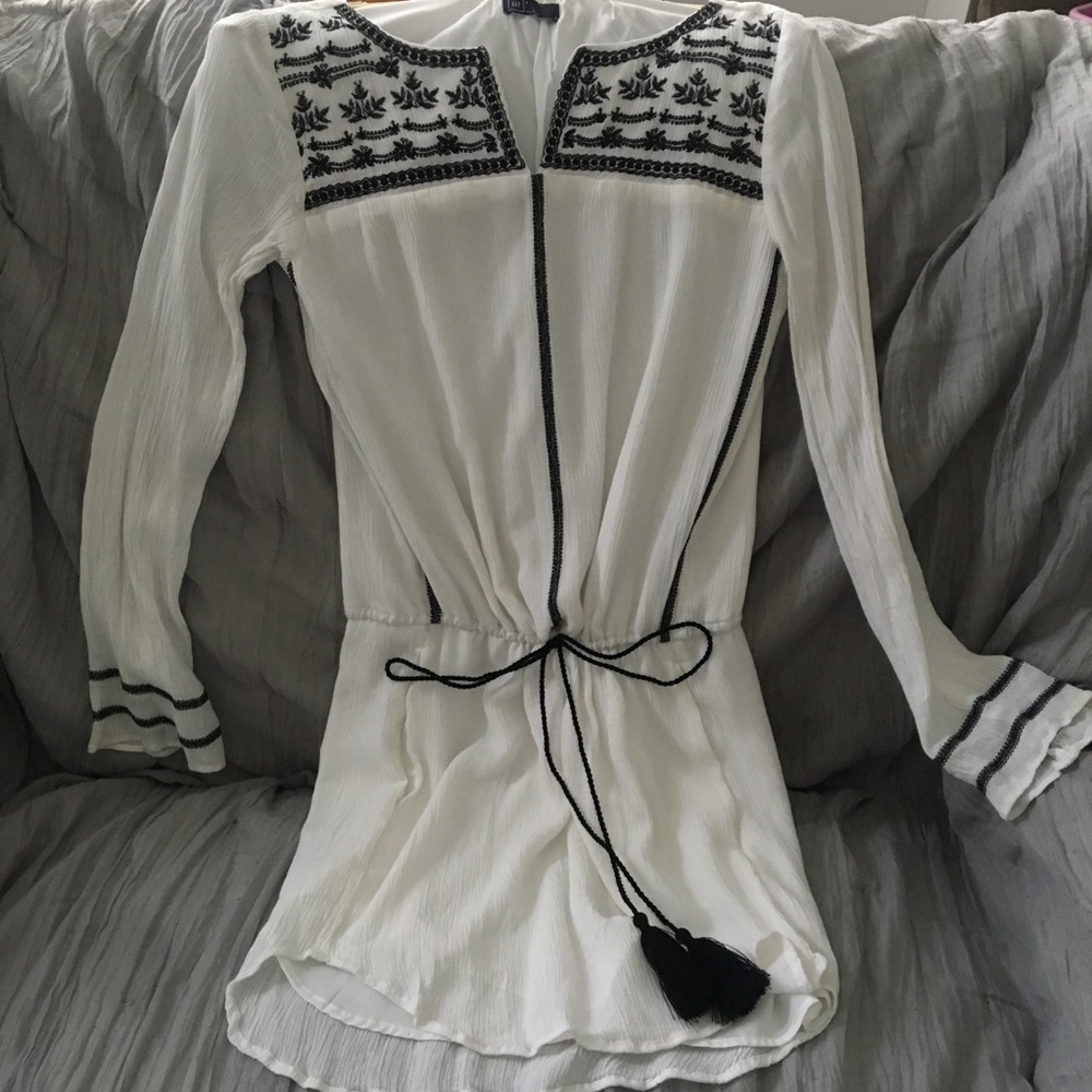 Black and white , small GAP tunic/dress.